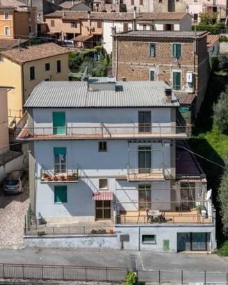 Appartamento di 111 m² con più di 5 locali a Caste