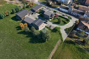 VILLA A SCHIERA D'ANGOLO A VEZZANO SUL CROSTOLO