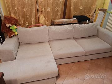 divano angolare con penisola