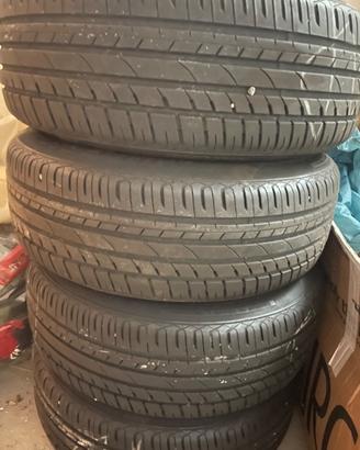 4 gomme 235/65 R 17 M+S più 4 cerchi Audi