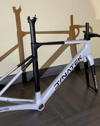Cadre De Vélo Dynatek Delirio SR – Carbone – Taille M – Course – Noir/bleu/argent
