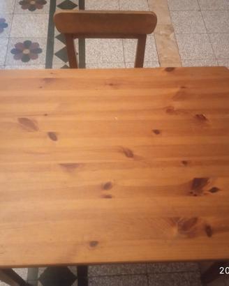 Tavolo Ikea Minnen e sedia bambini