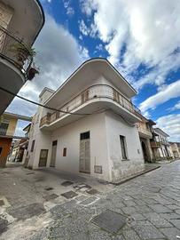 Appartamento di 135 m² con 2 locali e box auto dop