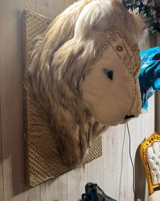 Leone decorativo da parete in tessuto