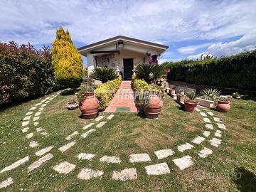 VILLA UNIFAMILIARE CON GIARDINO PERIMETRALE