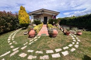 VILLA UNIFAMILIARE CON GIARDINO PERIMETRALE
