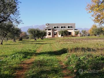 Villa zona Vigne c/da brunetti vicino falegnameria