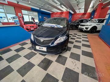Lancia Ypsilon 5 porte NEOPATENTATO.s