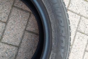 Singola Gomma invernale 215 55 R17 98V