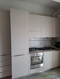 Cucina completa di elettrodomestici