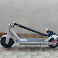 Xiaomi Mi Electric Scooter 3 + KRYPTONITE U-Locks