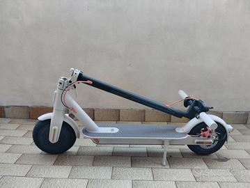 Xiaomi Mi Electric Scooter 3 + KRYPTONITE U-Locks