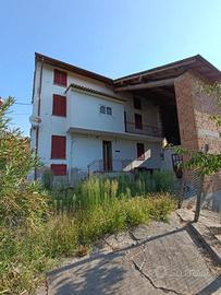 Rustico / Casale di 185 m² con più di 5 locali e b