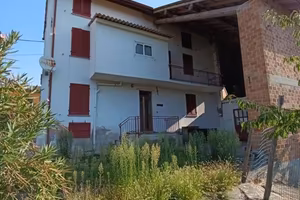 Rustico / Casale di 185 m² con più di 5 locali e b