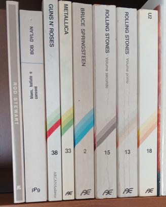 Libri con i testi di diversi gruppi rock