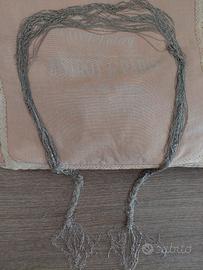 Fascia per capelli.