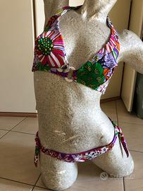 Costume triangolo fantasia floreale