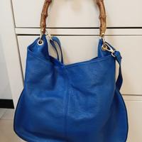 Borsa donna in vera pelle blu con manico in bambù