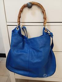 Borsa donna in vera pelle blu con manico in bambù