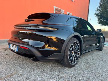 Porsche taycan 4 cross