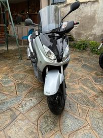 Yamaha x-max 125