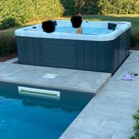 Vasca idromassaggio esterno