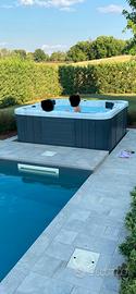 Vasca idromassaggio esterno