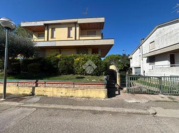 VILLA A SCHIERA A ALFONSINE