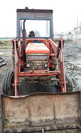 Trattore carraro con caricatore frontale