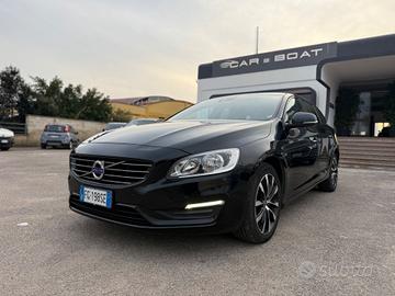 Volvo V60 MOMENTUM