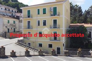 3 LOCALI A CASTELLABATE