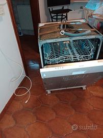 Lavastoviglie 