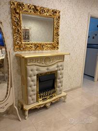specchio vaso e camino tutto insiemee