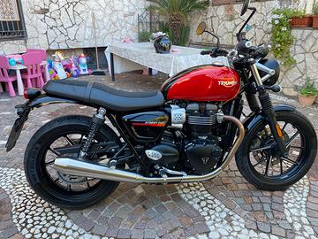 Triumph street twin 900