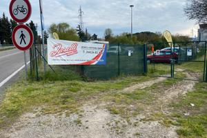 Piazzale custodito per parcheggio auto e furgone