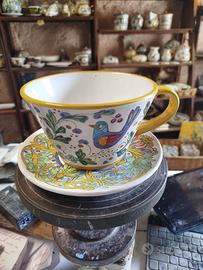 Tazza più piatto dipinti a mano