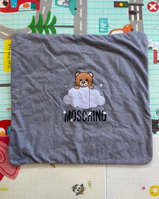 Copertina bimbo Moschino