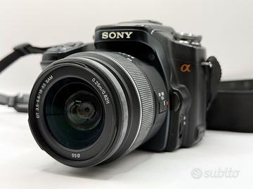 Sony Alfa 100 con ottica zoom originale