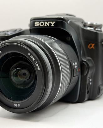 Sony Alfa 100 con ottica zoom originale