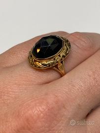 Anello oro giallo e onice nero