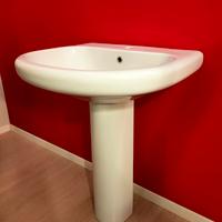 Lavabo con colonna