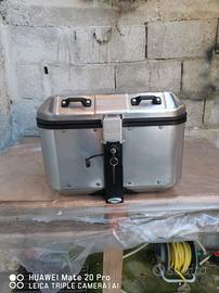 Givi trekker Dolomiti 46litri
Top case 