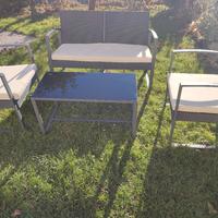 Set da giardino: divanetto con poltrone e tavolino