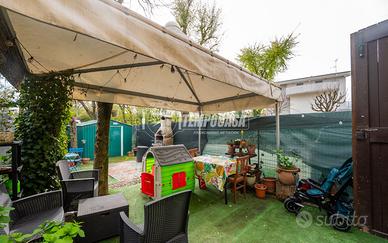 Porzione Di Casa Con Giardino