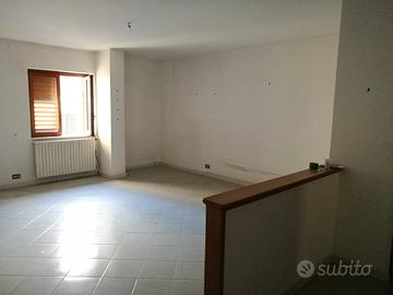 Appartamento Secondo Piano di Piccolo Condominio