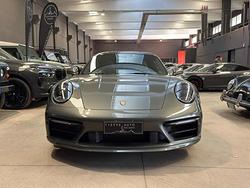 PORSCHE 992 Carrera 4