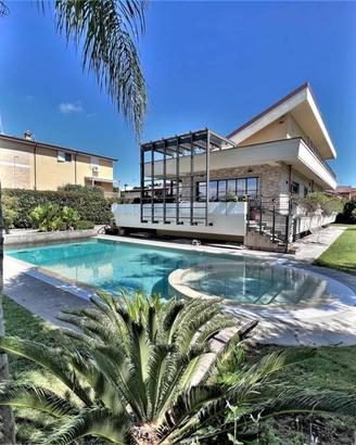 Villa di 400 m² con più di 5 locali e box auto dop