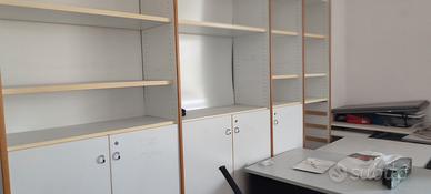 mobile libreria con sportelli e cassetti