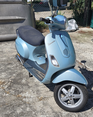 Vespa celeste LX 50