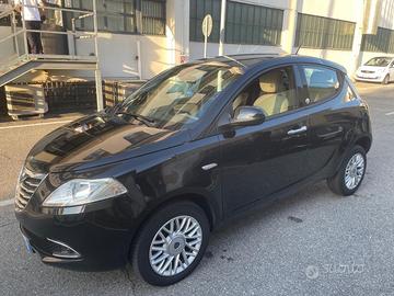 Lancia Ypsilon 0.9 TwinAir 85 CV 5 porte Metano Ec